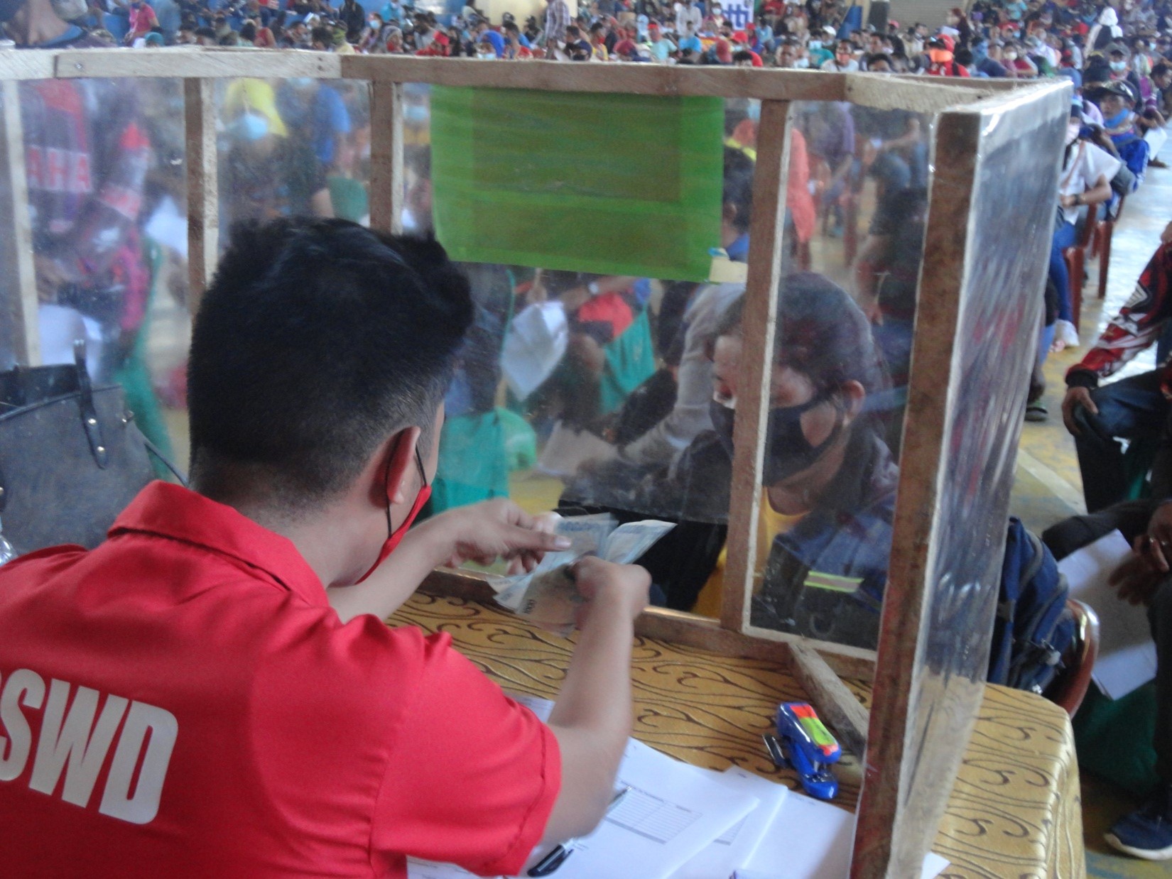 Bukidnon receive cash aid