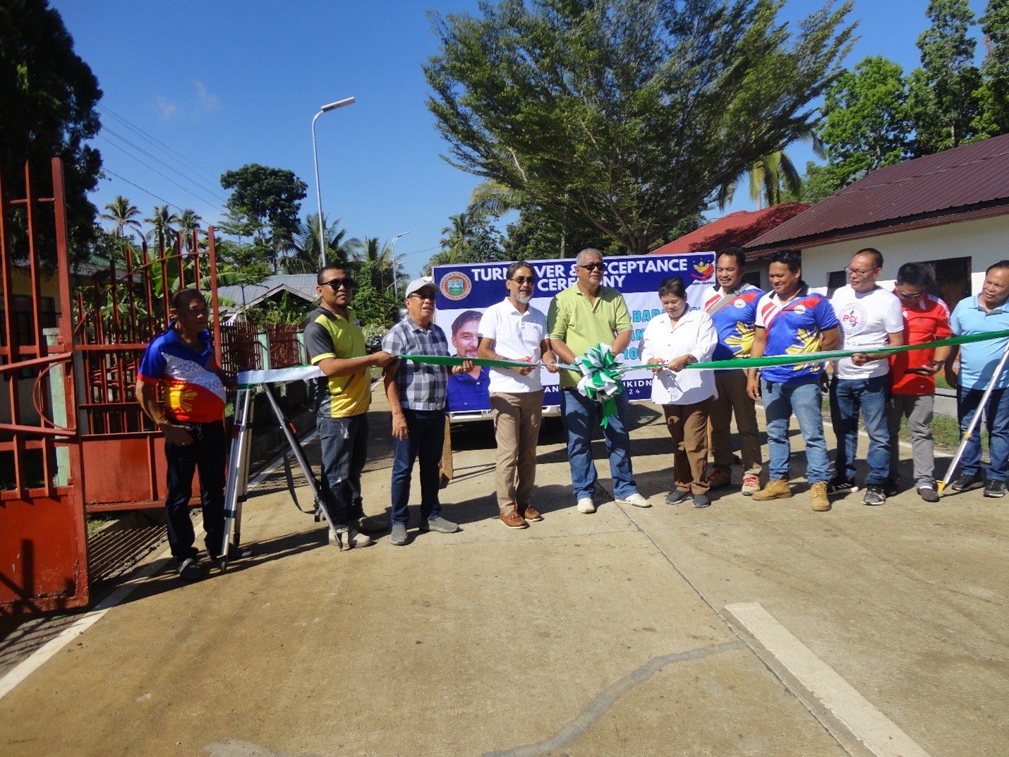 Gov. Roque leads turnover ceremony of 7 projects to 4 towns